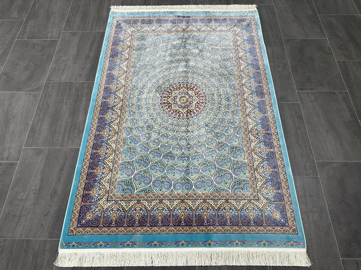 Traditional Silk Rug, Ice Blue Rug, 100% Bamboo Silk Carpet, Size: Ft: 3.9 x 5.9 Feet ( 120X180 Cm )